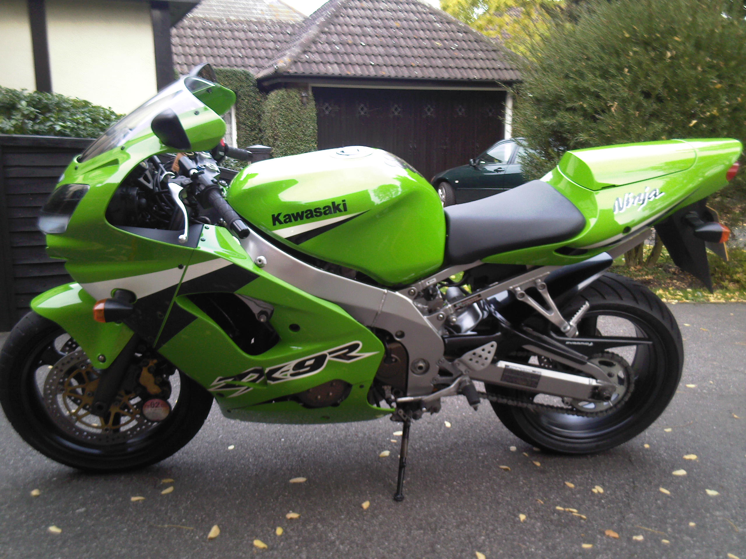 ZX9R-left